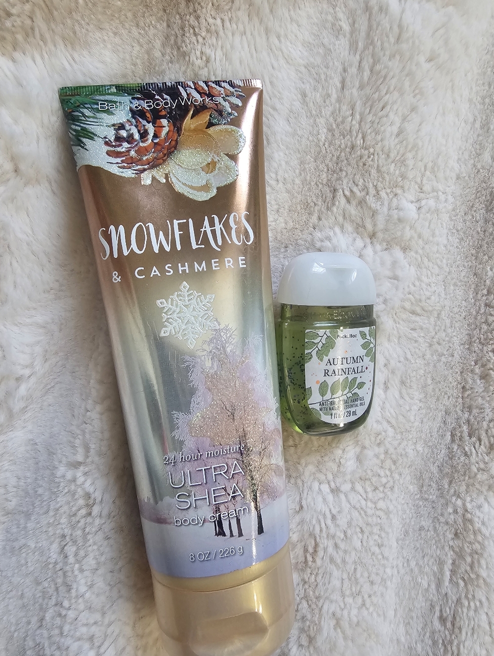 Bath & Body Works Snowflakes & Cashmere Body Cream - Gold & Cream